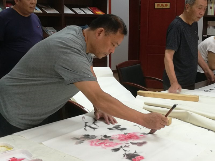 老同志袁承义现场表演.jpg