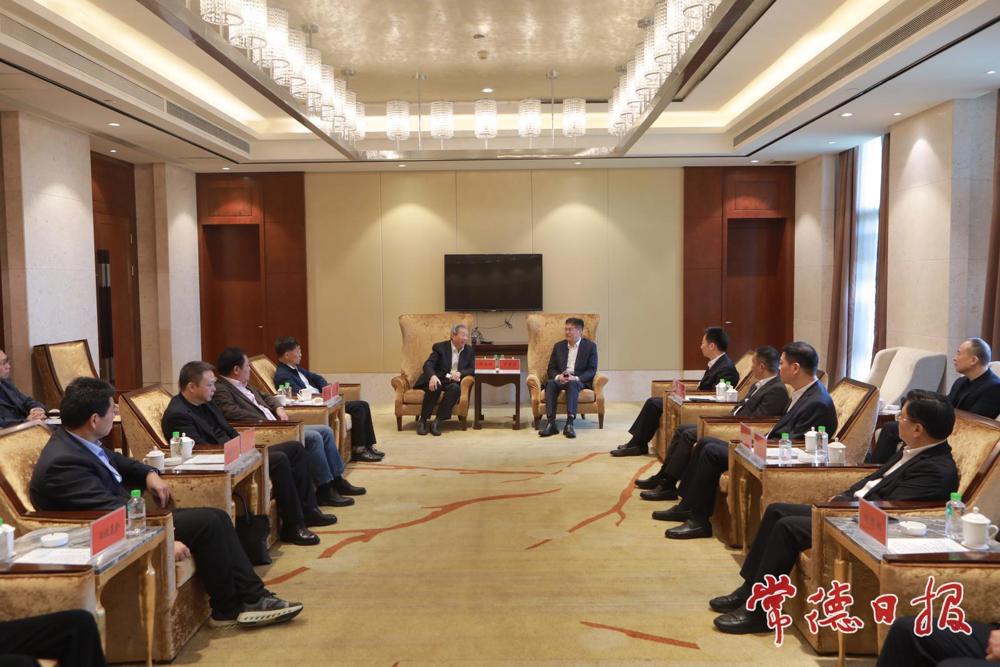 罗毅君与刘大响、张友明等嘉宾举行工作座谈