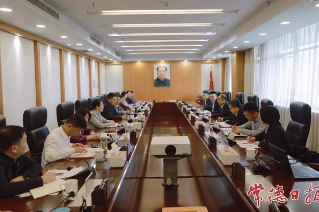 罗毅君与潘卫东举行工作座谈