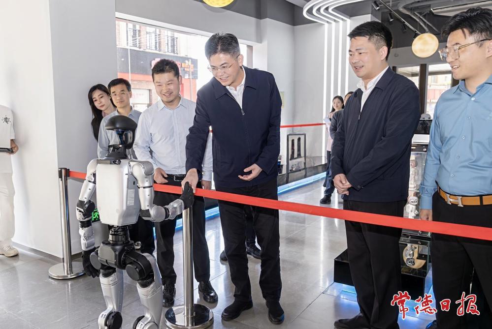 罗毅君在常德河街调研时强调：丰富文旅产品供给 进一步激发消费活力