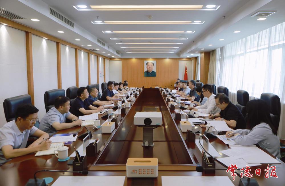 罗毅君与宁德时代董事长助理曲涛一行举行工作会谈