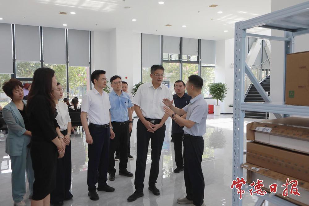 罗毅君调研全市数字产业并主持召开座谈会