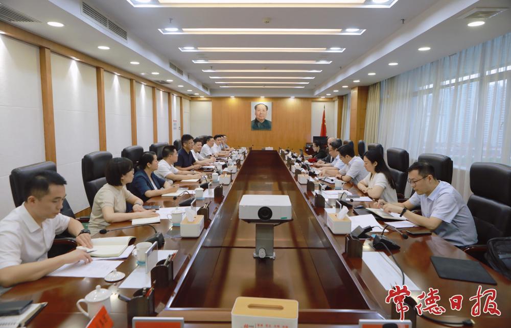 罗毅君与北京邮电大学徐坤一行举行工作会谈