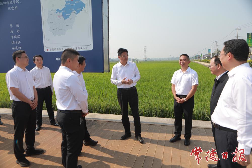 新一届市委常委班子重走习近平总书记考察路线重温习近平总书记重要讲话和指示精神